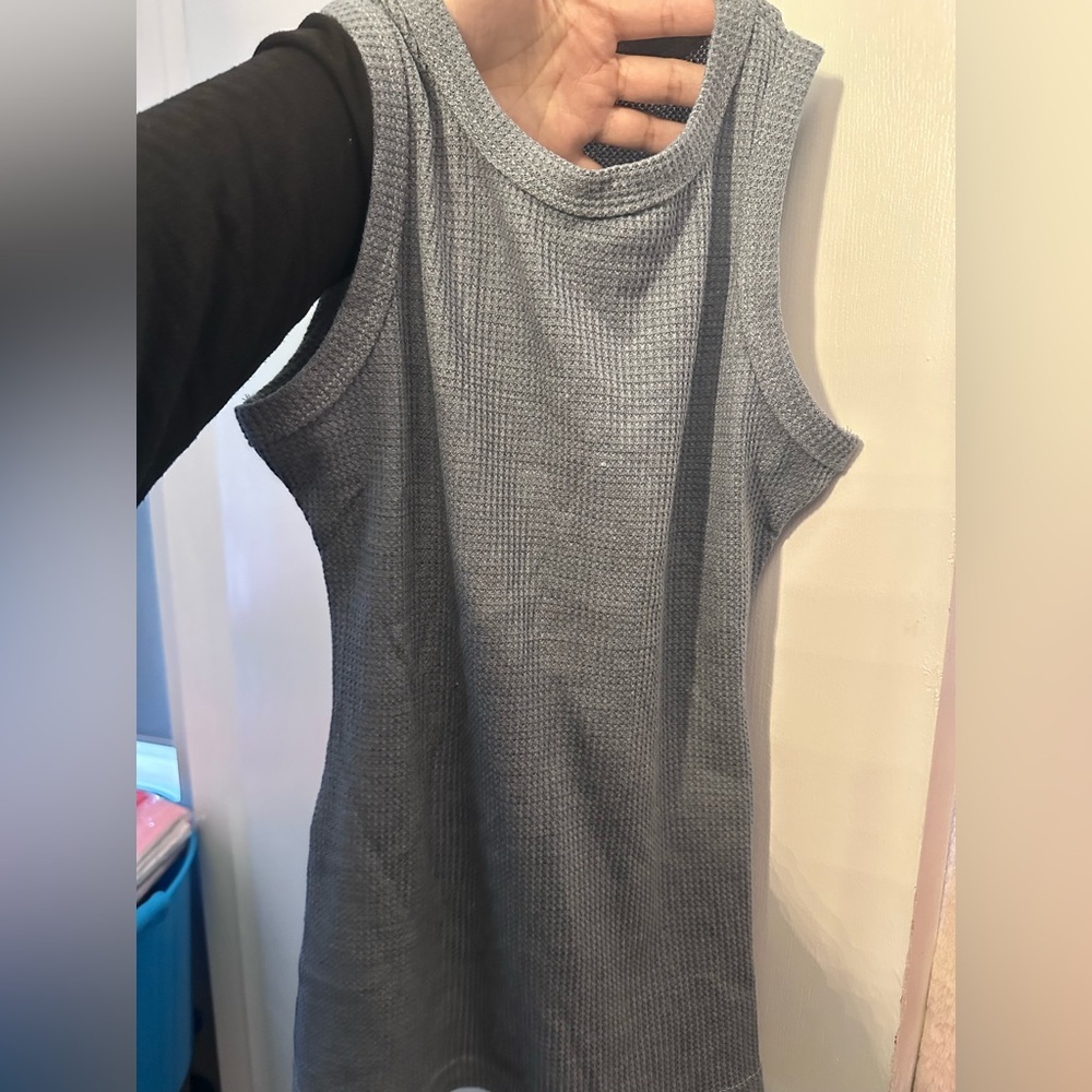 Women’s Henley Size M